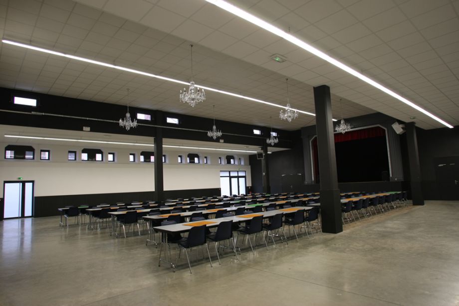 Salle de l'Eden : vue avec les tables en place