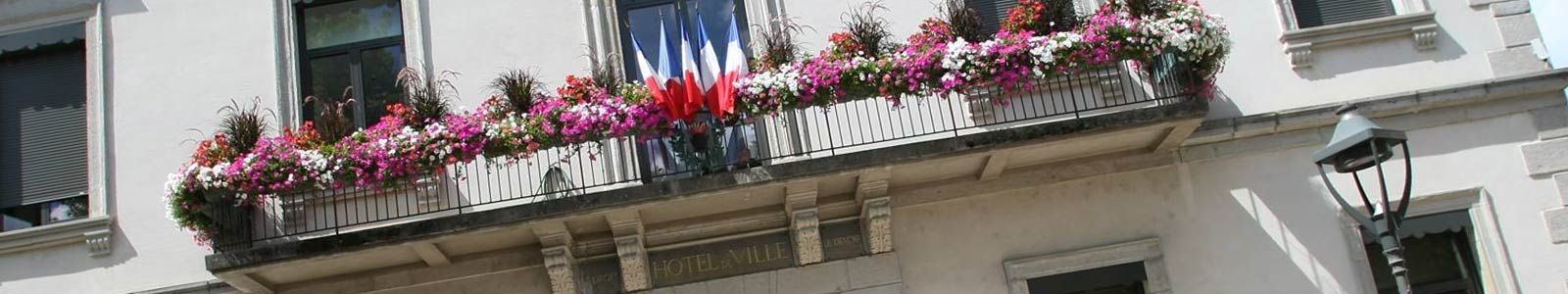 Façade de la mairie de Feurs - Loire